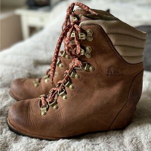 Sorel Conquest Wedge BOOTS NL2337-286 Elk/British Tan color